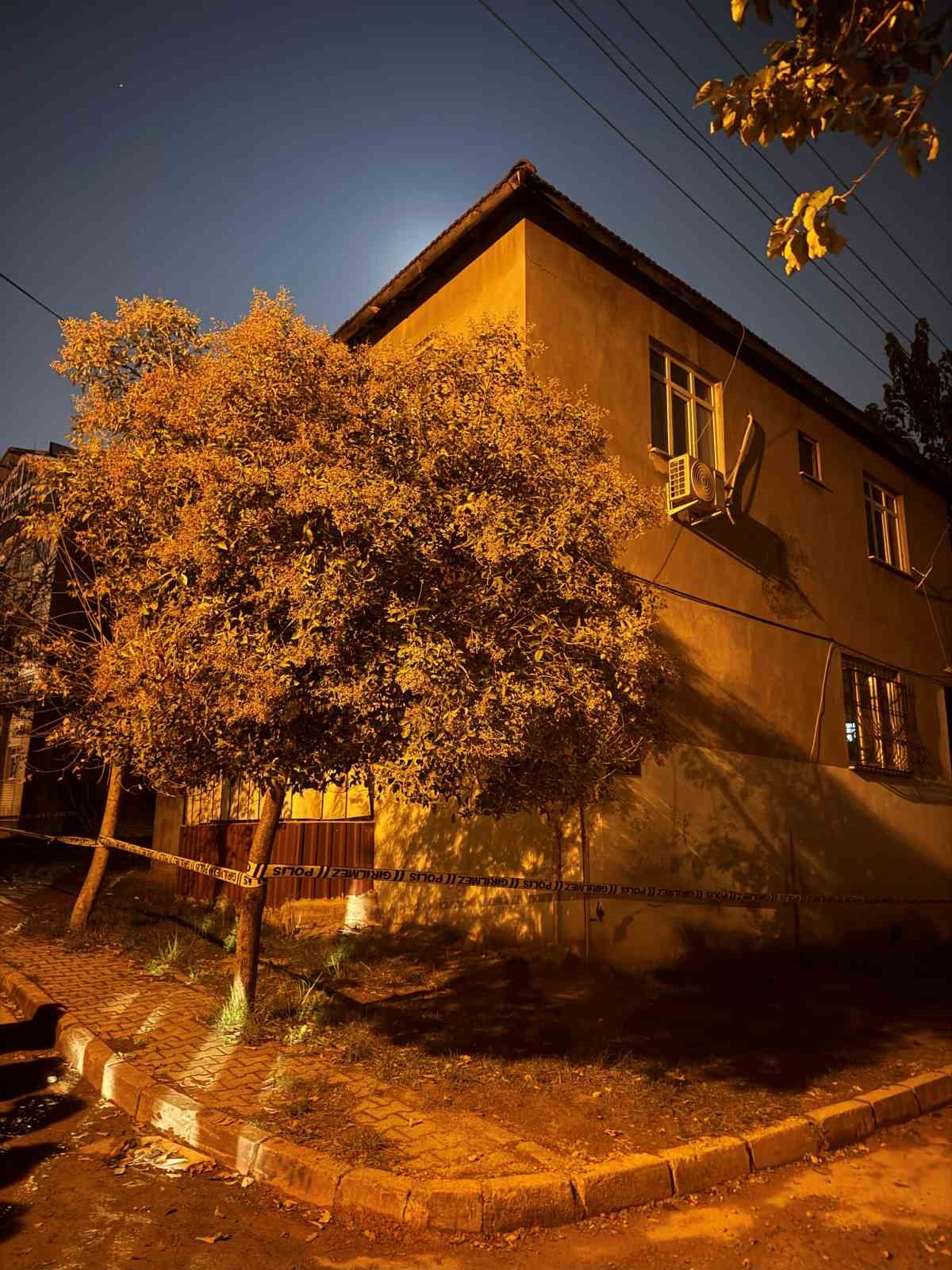 gebzede-catlak-ve-kayma-tespit-edilen-2-katli-bina-tahliye-edildi