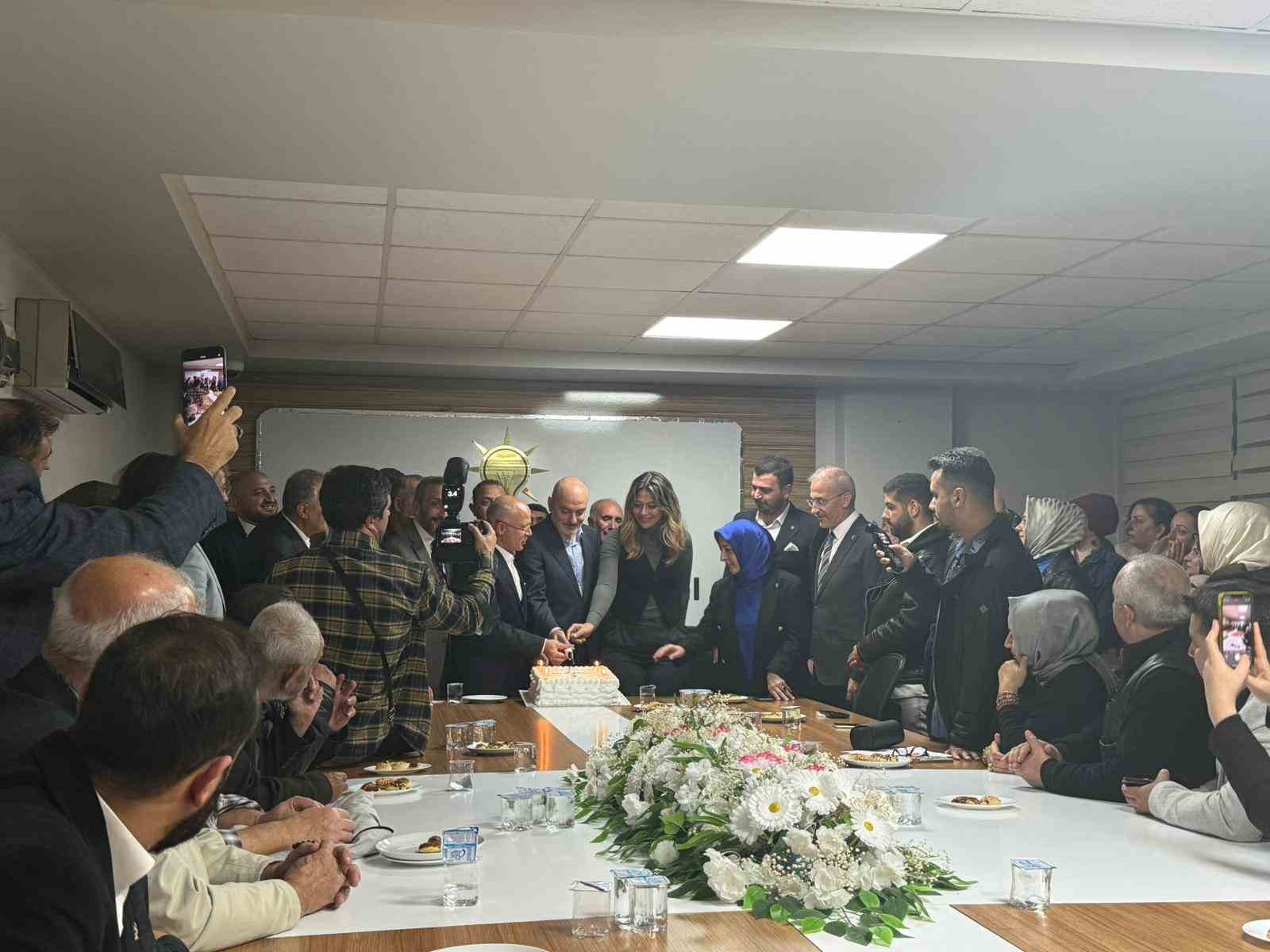 gemlikte-ak-partiye-800-yeni-uye-katildi