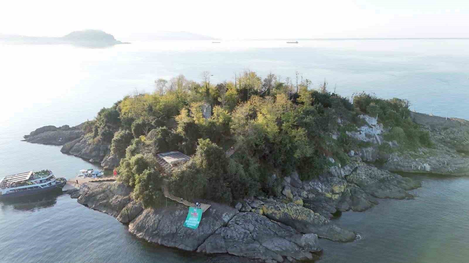 giresun-adasinda-alperen-sengune-onur-posteri