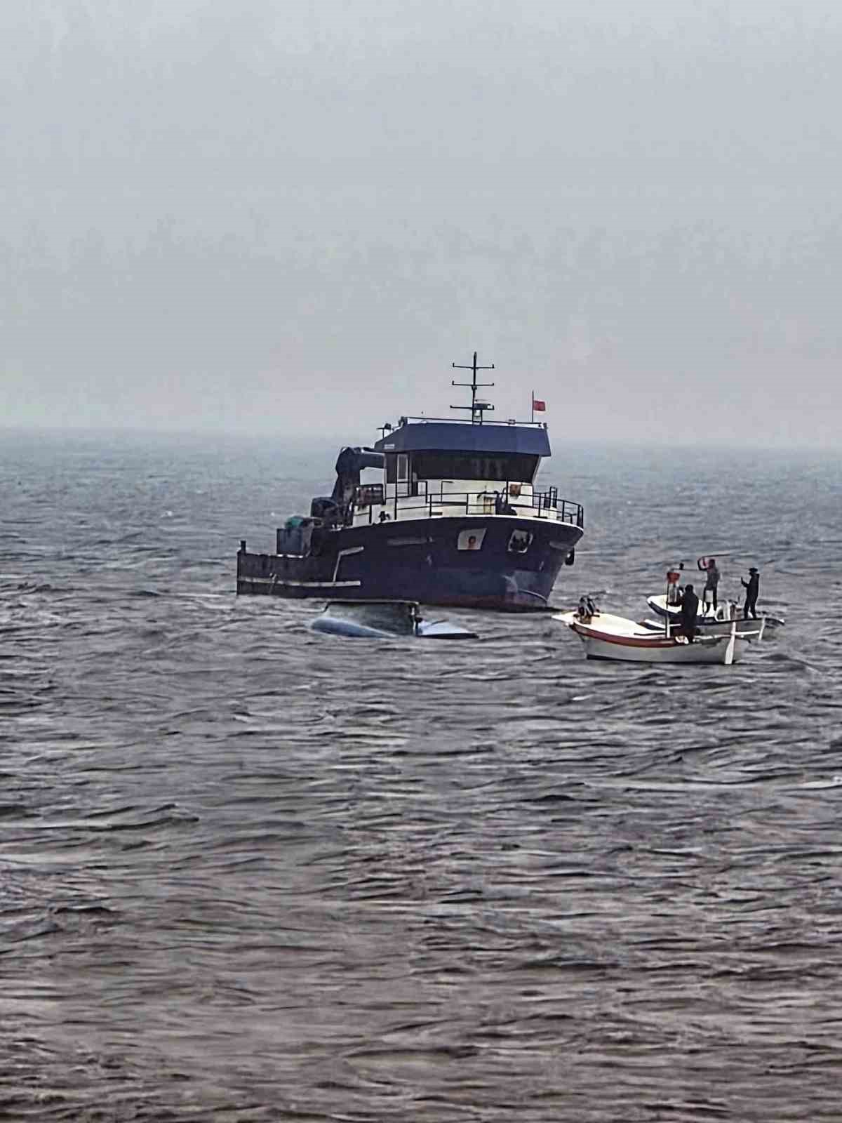 giresunda-balikci-teknesi-alabora-oldu-1-balikci-oldu-2-balikci-kurtarildi