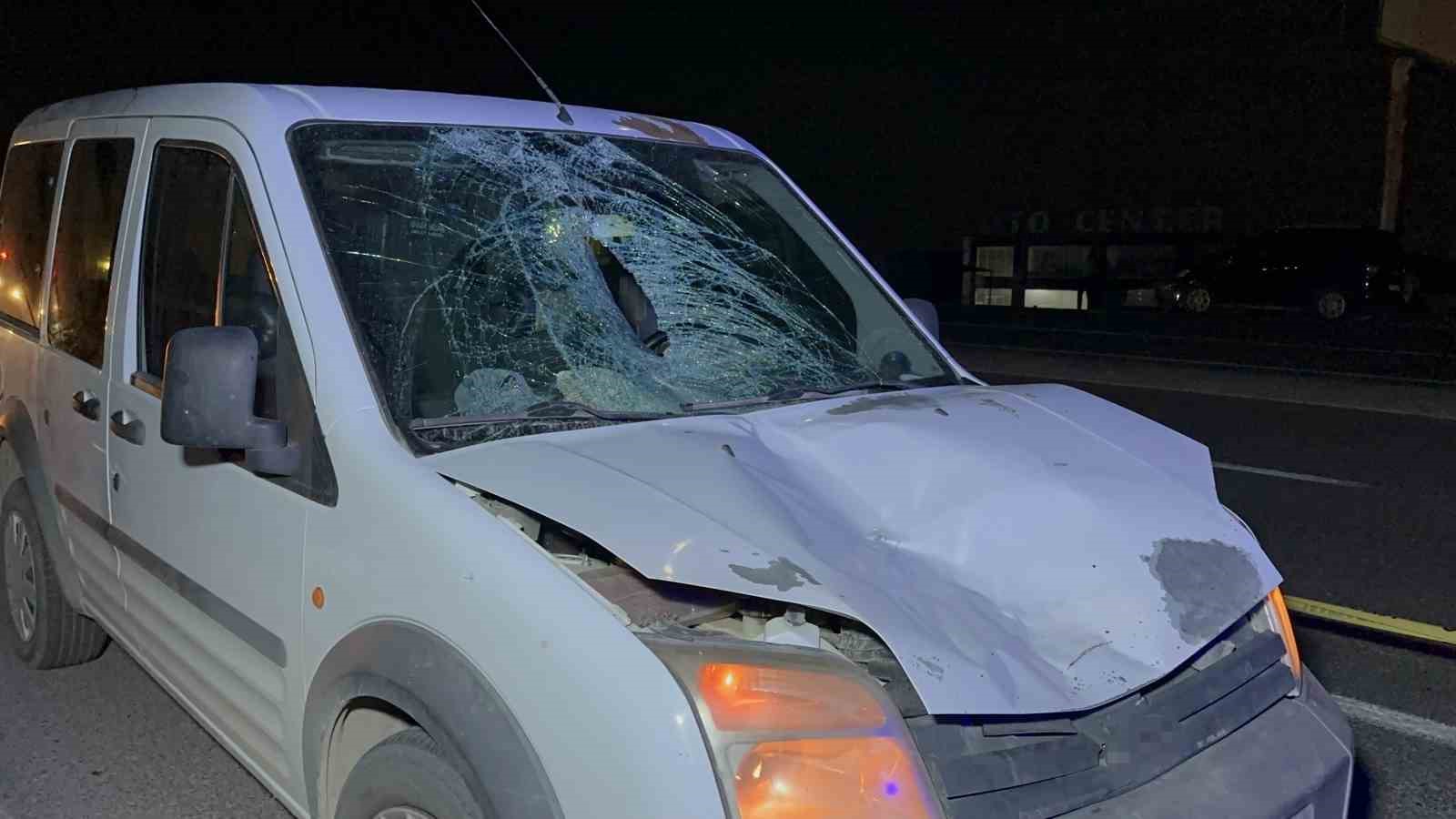 hafif-ticari-aracin-carptigi-yasli-adam-hayatini-kaybetti