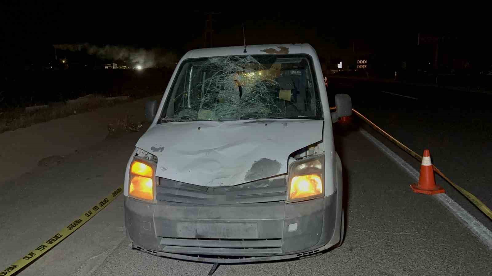 hafif-ticari-aracin-carptigi-yasli-adam-hayatini-kaybetti