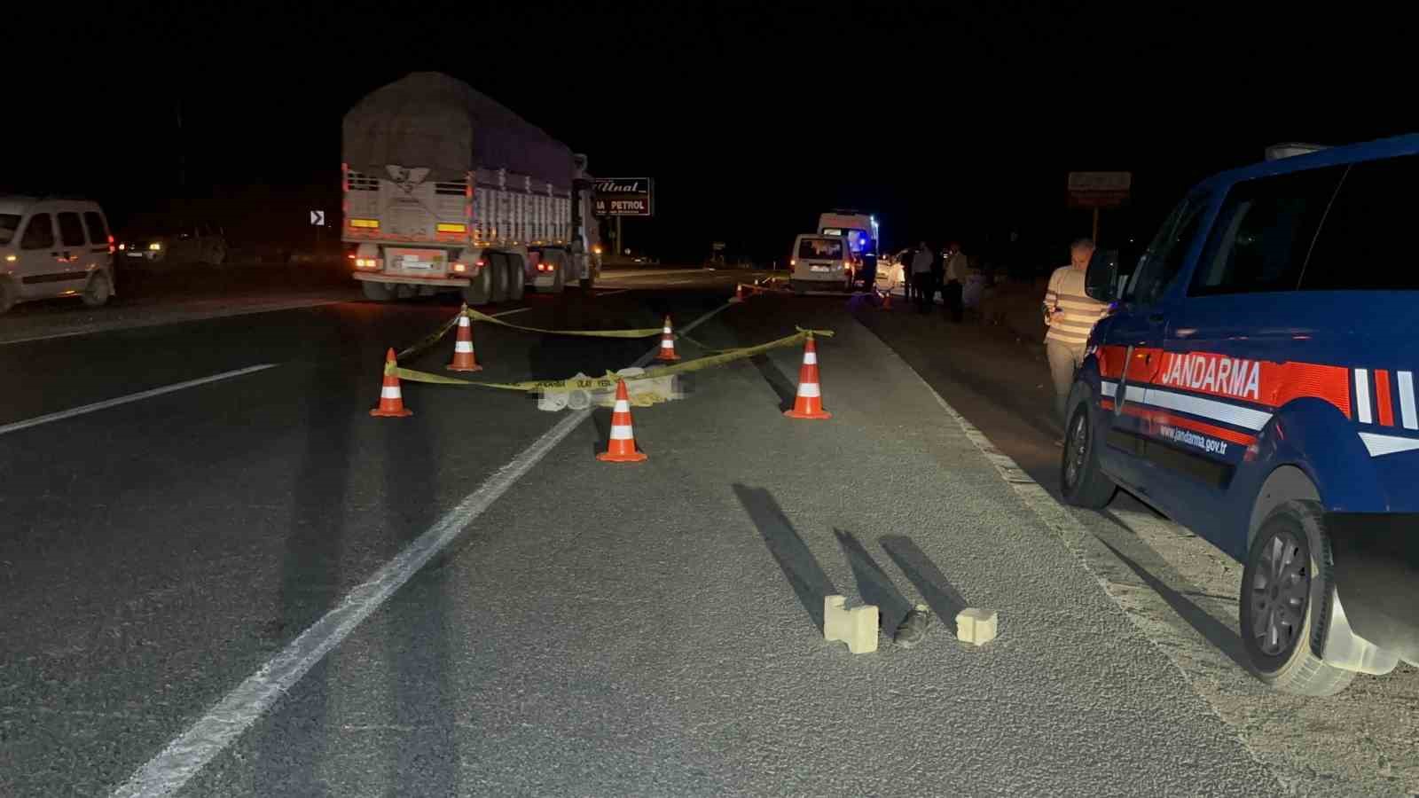 hafif-ticari-aracin-carptigi-yasli-adam-hayatini-kaybetti