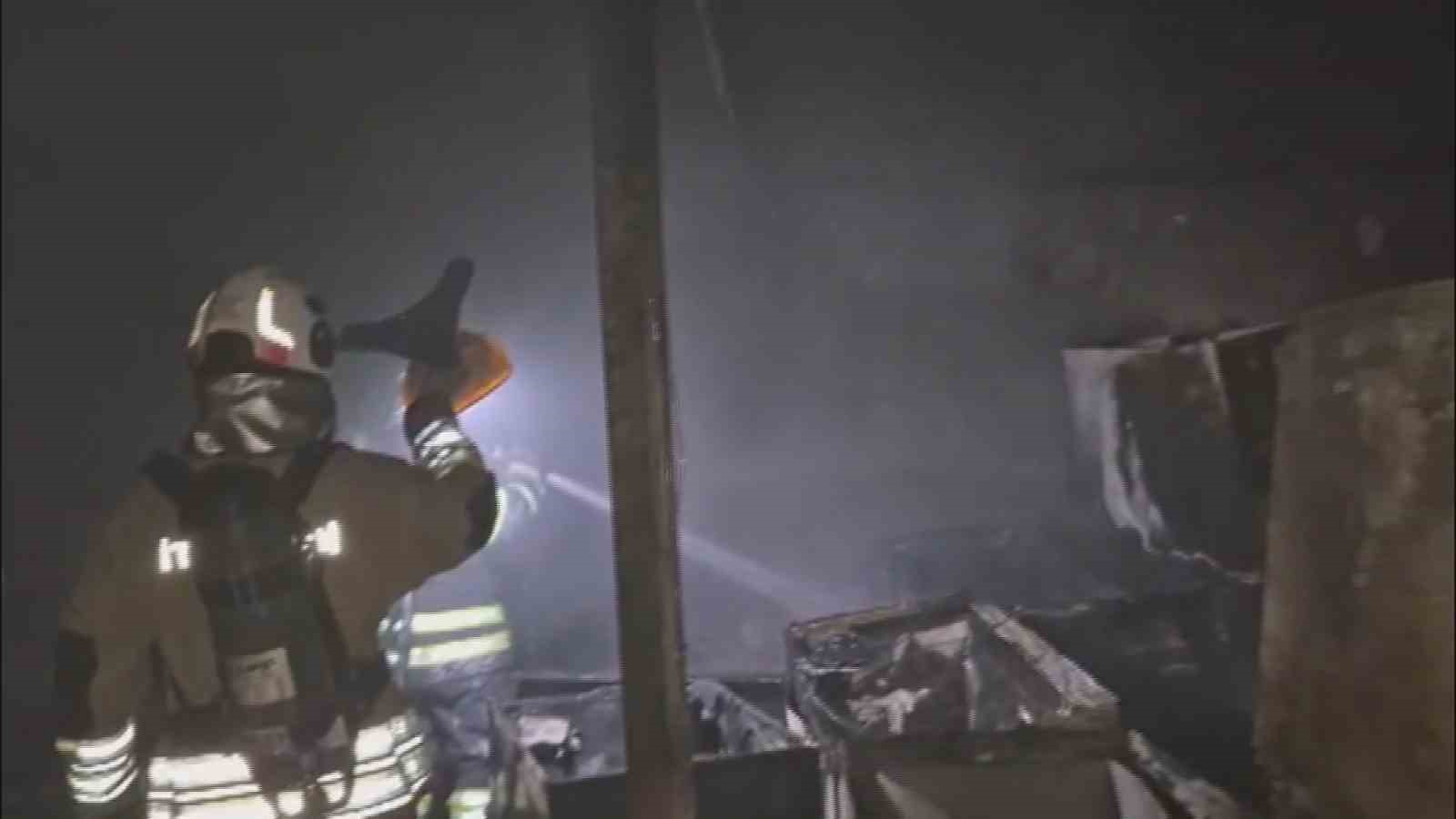 hatayda-depo-alevlere-teslim-oldu