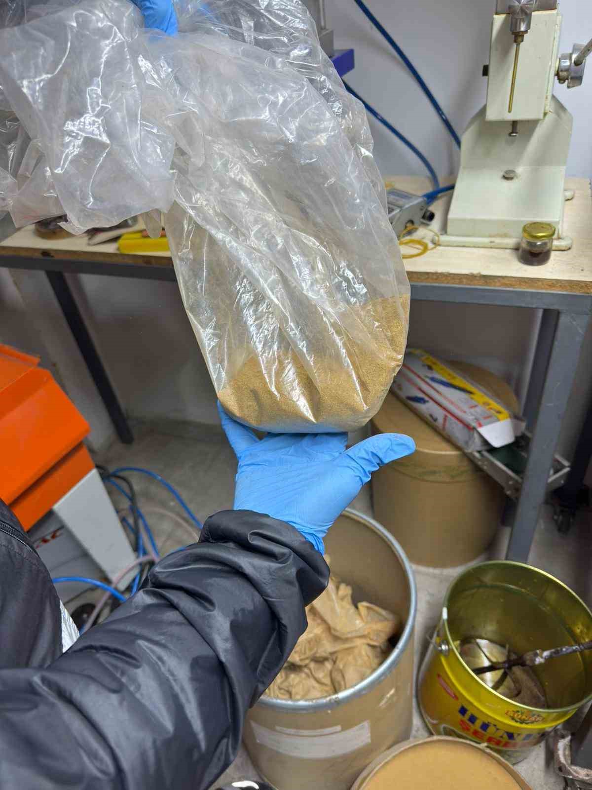 izmirde-15-milyon-liralik-kacakcilik-operasyonu-7-tutuklama