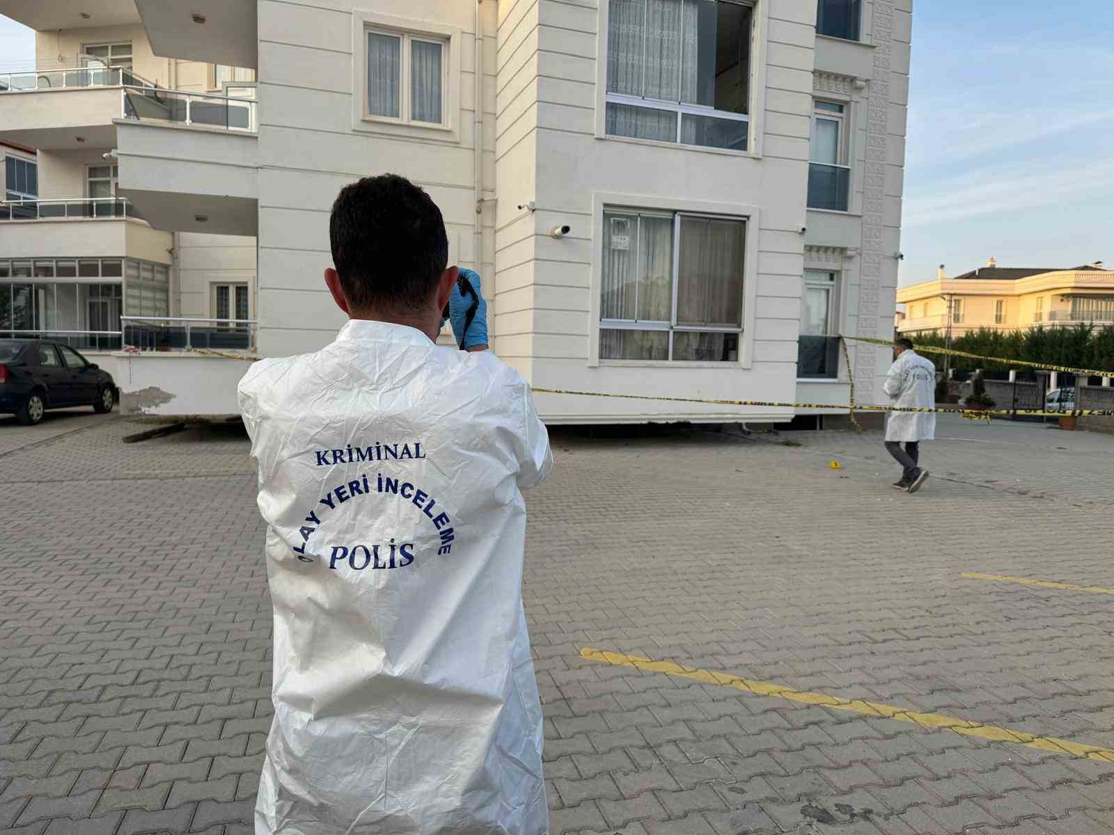 karamanda-5inci-kattan-dusen-ogretmen-hayatini-kaybetti