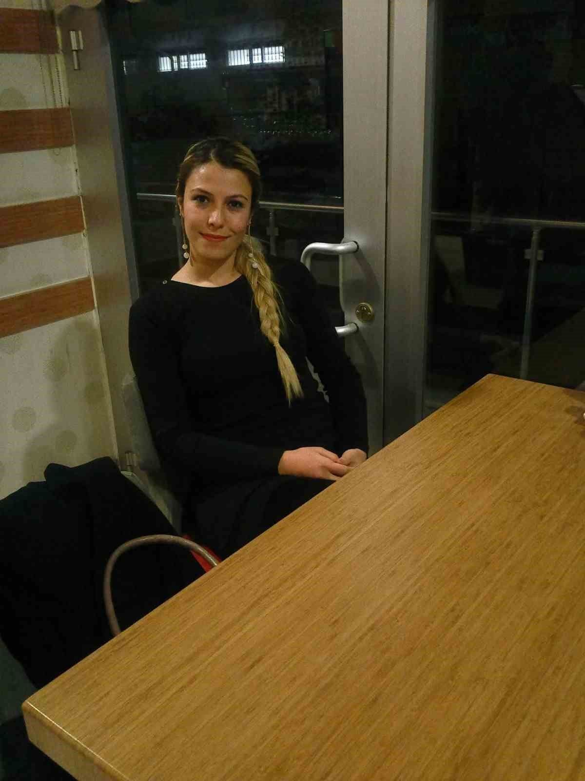 karamanda-5inci-kattan-dusen-ogretmen-hayatini-kaybetti