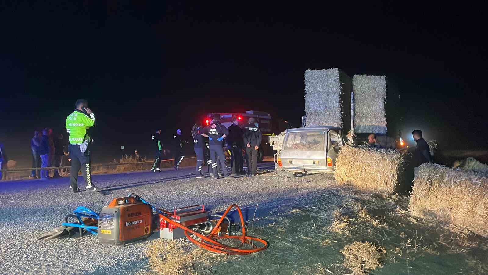 karamanda-otomobil-tira-ok-gibi-saplandi-kari-koca-hayatini-kaybetti