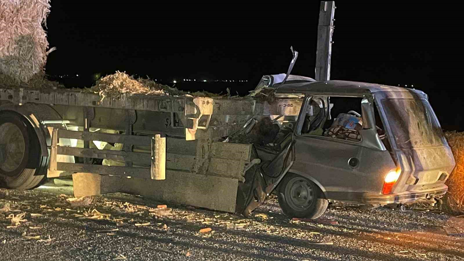 karamanda-otomobil-tira-ok-gibi-saplandi-kari-koca-hayatini-kaybetti