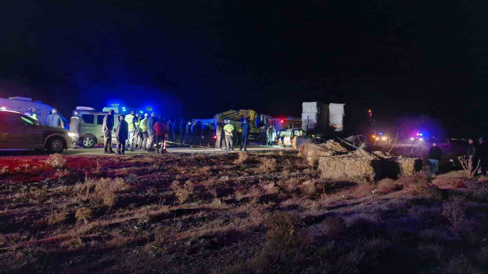 karamanda-otomobil-tira-ok-gibi-saplandi-kari-koca-hayatini-kaybetti