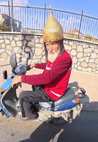 kask-yerine-migfer-takan-dede-gorenleri-sasirtti