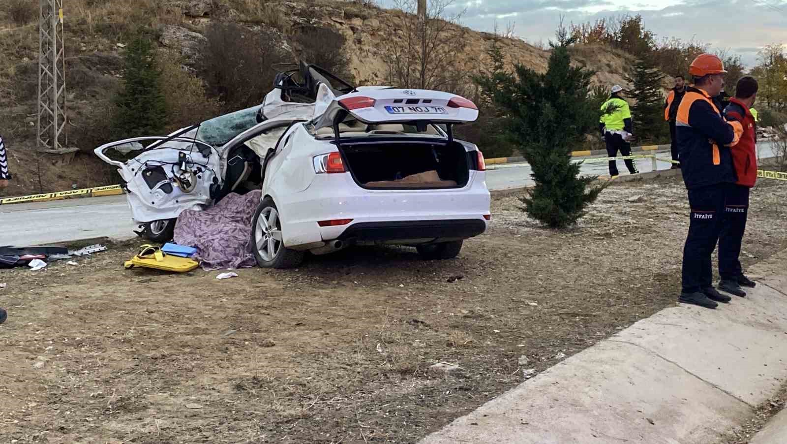 kavsaga-asiri-hizla-giren-tir-otomobile-carpti-1-olu