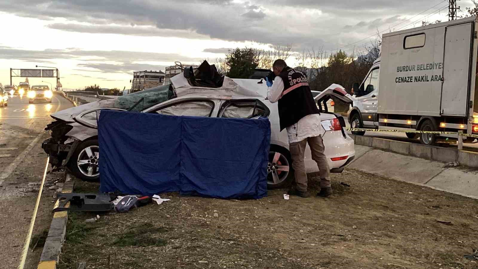 kavsaga-asiri-hizla-giren-tir-otomobile-carpti-1-olu