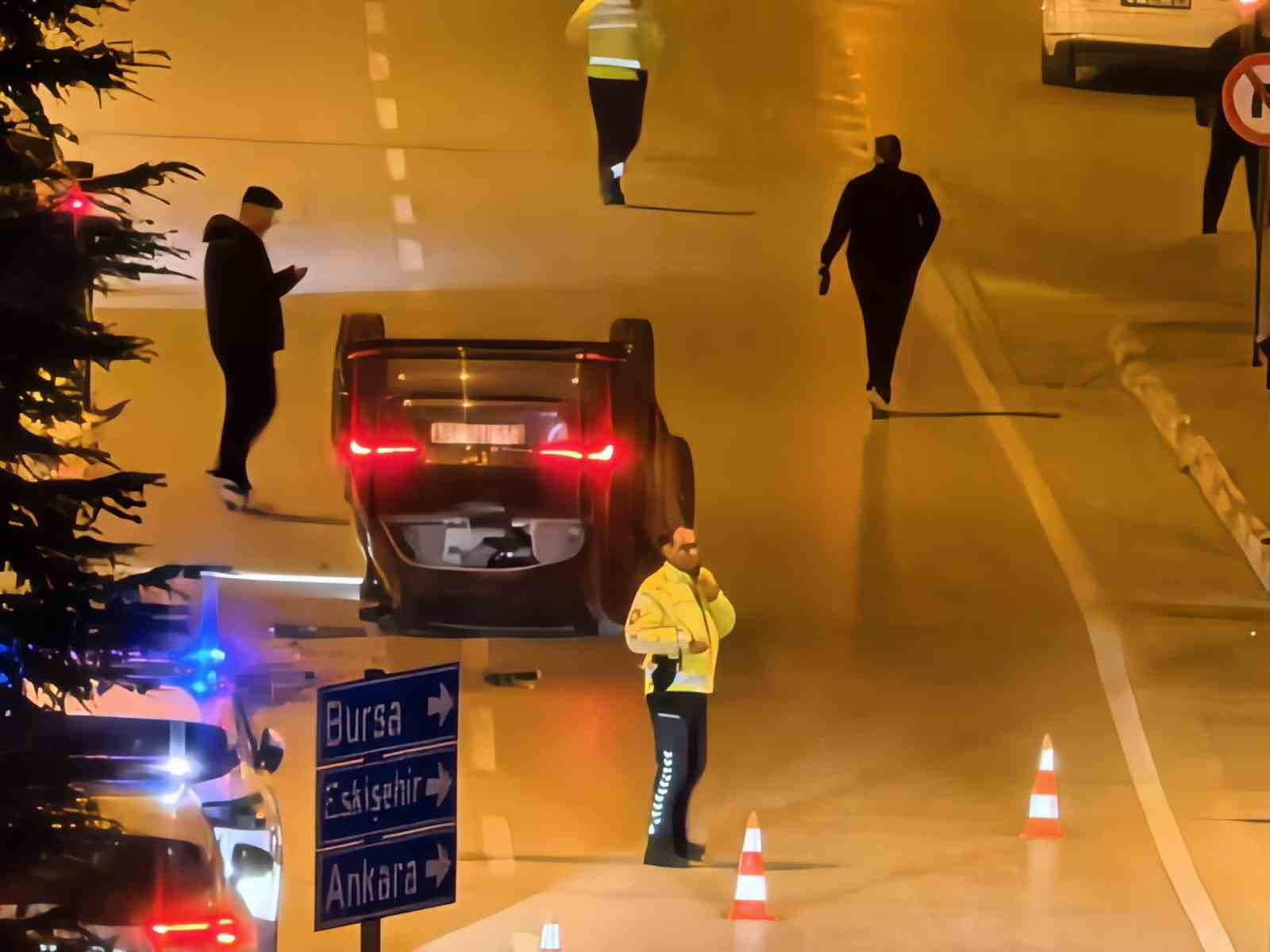 kaza-yapan-arac-takla-atti-2-yarali