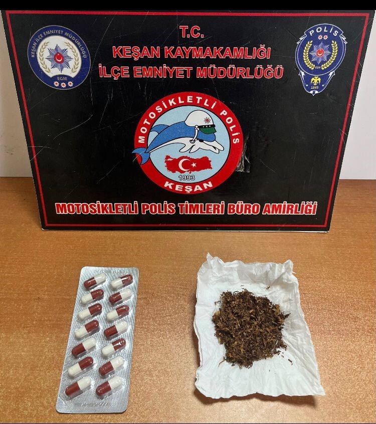 kesanda-polisin-durdurdugu-4-supheliden-uyusturucu-ele-gecirildi