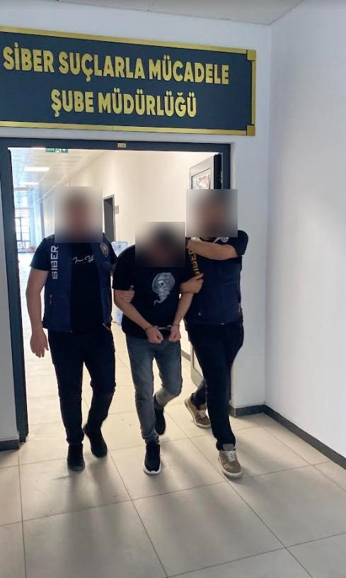 kimlik-bilgilerini-caldiklari-vatandaslar-adina-sahte-kredi-karti-cikaran-2-supheli-tutuklandi