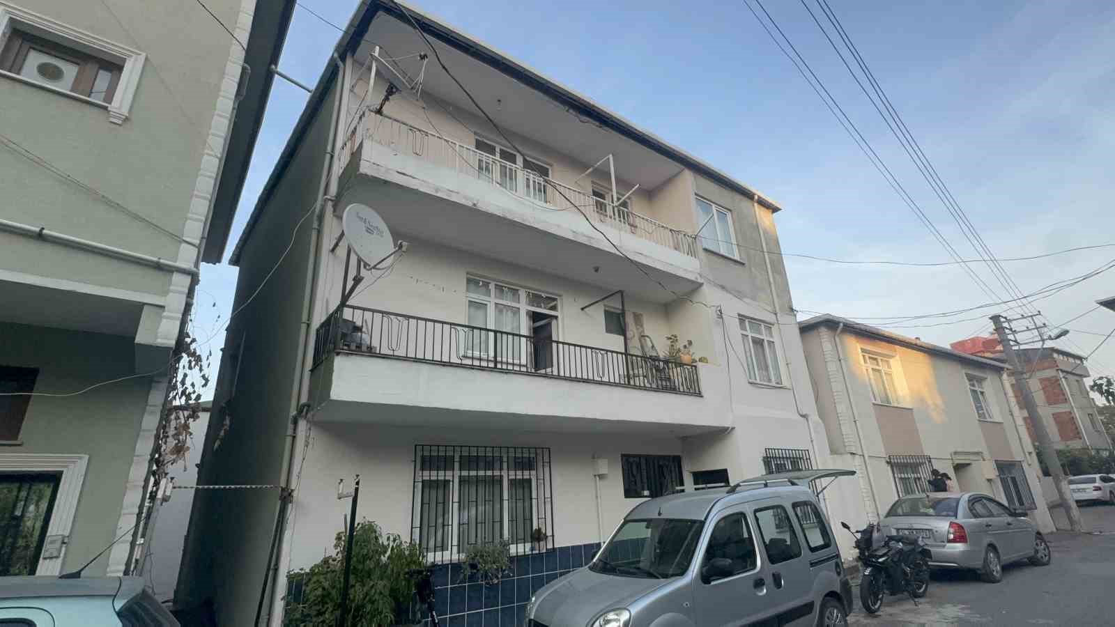 kocaelide-kolonlari-catlayan-bir-bina-daha-bosaltildi