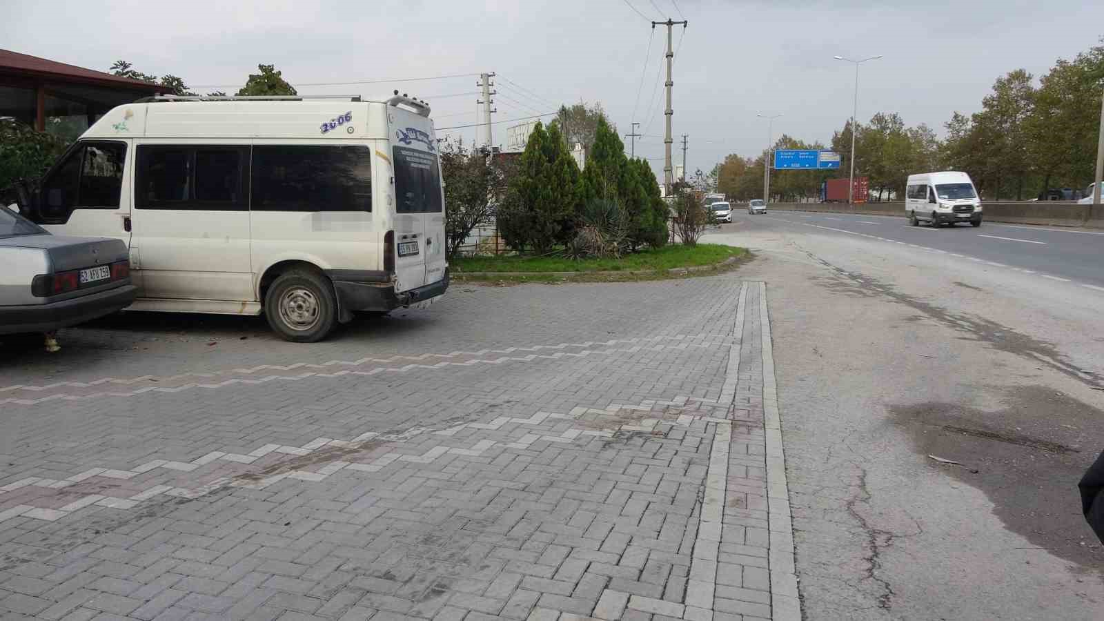 kocaelide-kontrolden-cikan-otomobil-dehset-sacti-1-olu-3-yarali