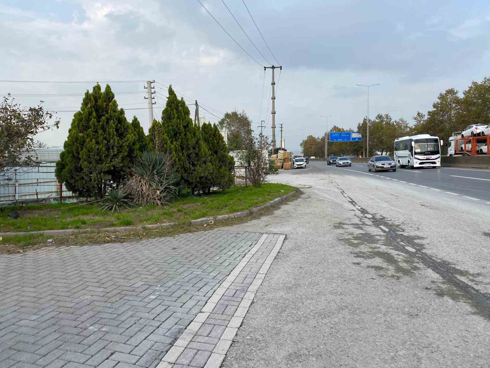 kocaelide-kontrolden-cikan-otomobil-dehset-sacti-1-olu-3-yarali