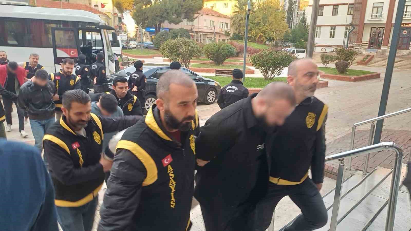 luks-araclar-icin-on-odeme-vaadiyle-vatandaslari-dolandirdilar