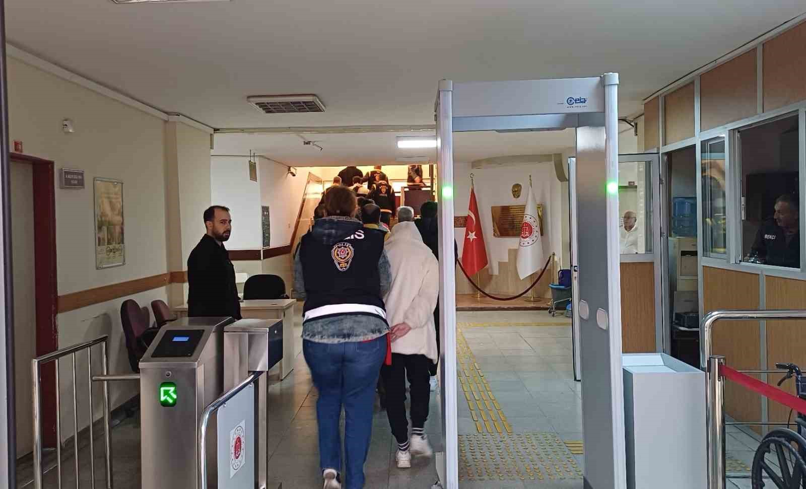 luks-araclar-icin-on-odeme-vaadiyle-vatandaslari-dolandirdilar