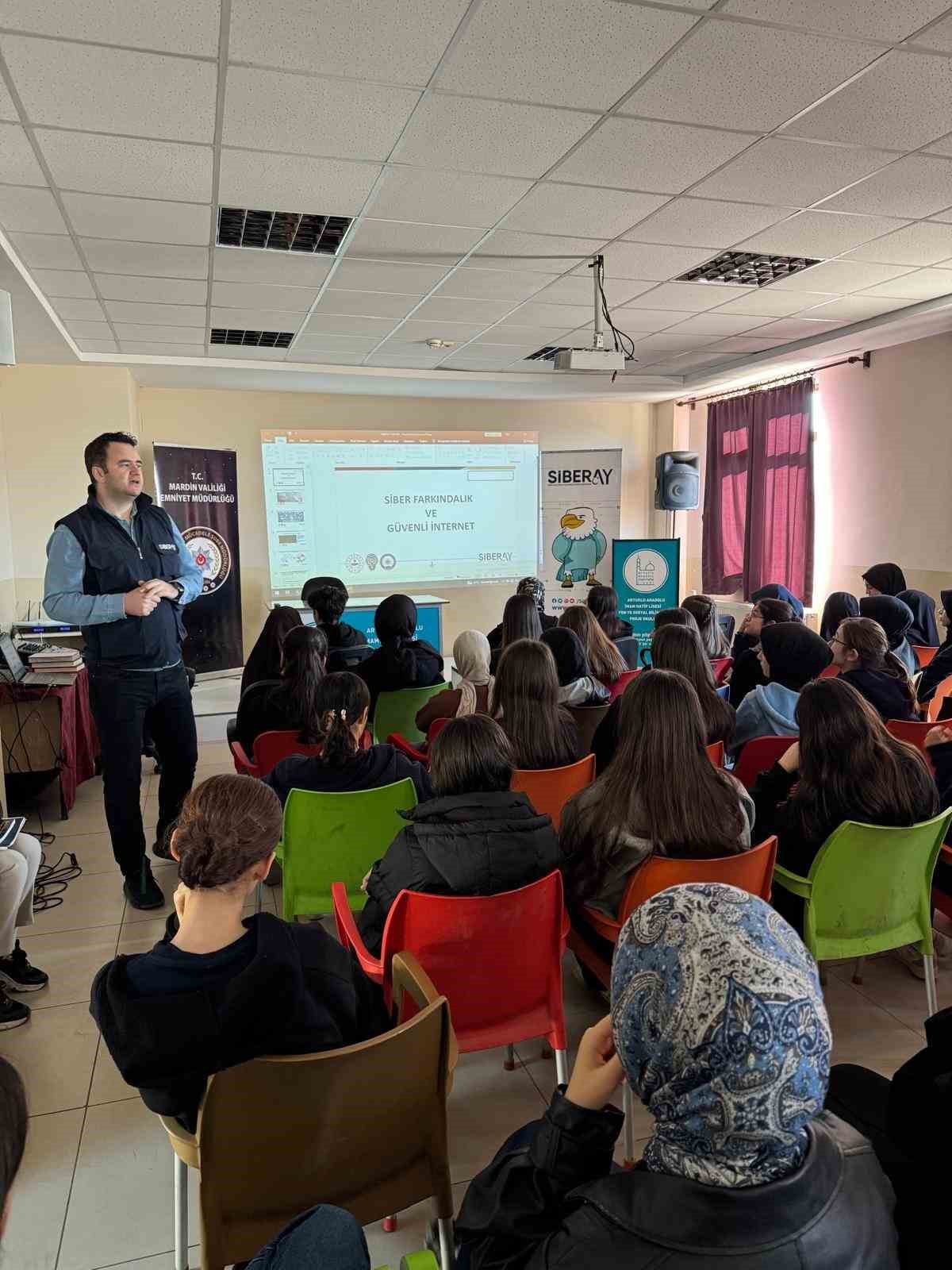 mardinde-ogrenciler-siberay-projesi-kapsaminda-bilgilendirildi