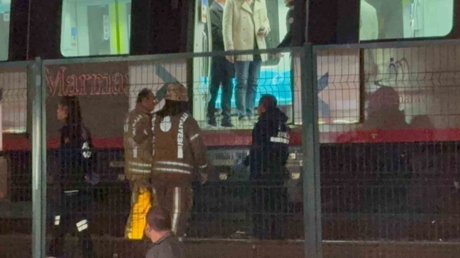 marmaray-kucukcekmece-duragindan-raylara-atlayan-sahis-oldu