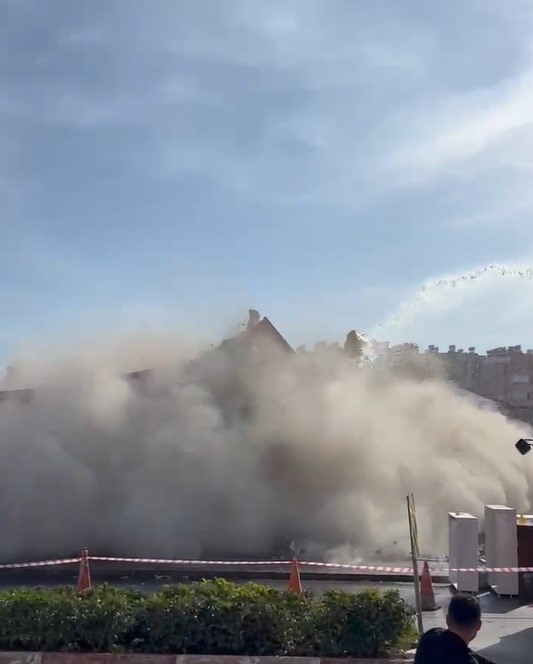 mersinde-2-katli-bina-titresimle-yikildi