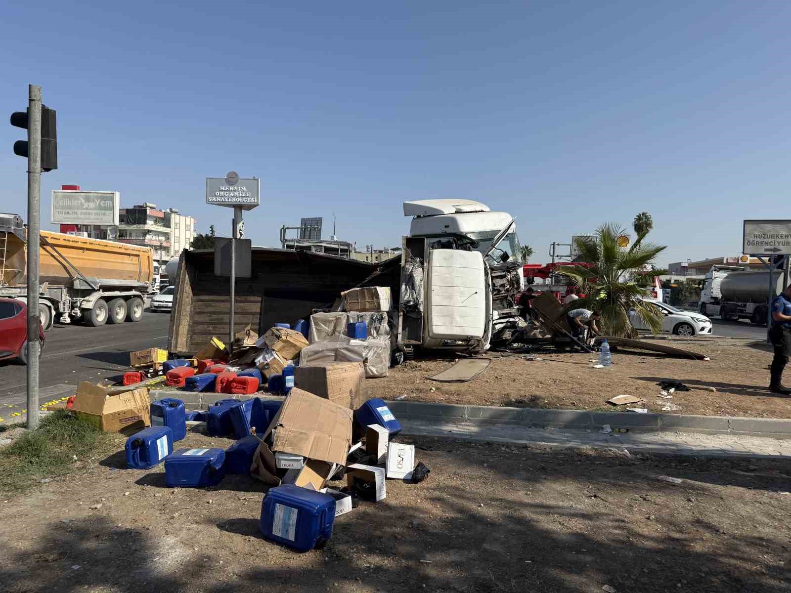 mersinde-tirlar-zincirleme-kaza-yapti-2-yarali