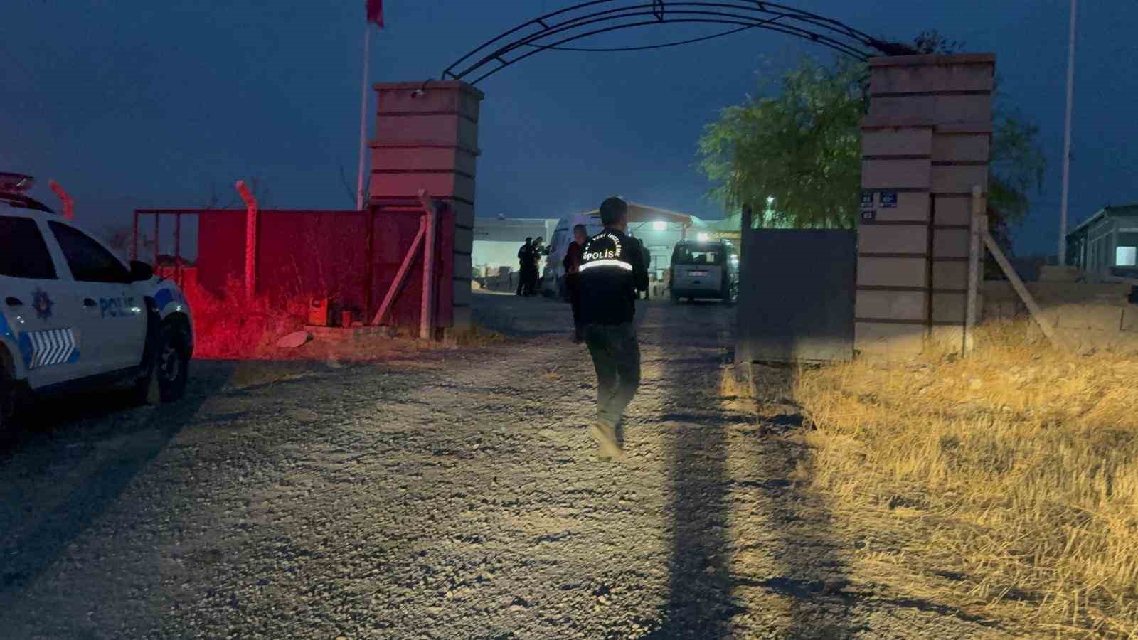 miras-kavgasinda-kan-akti-amcasini-ve-3-kisiyi-bicakladi