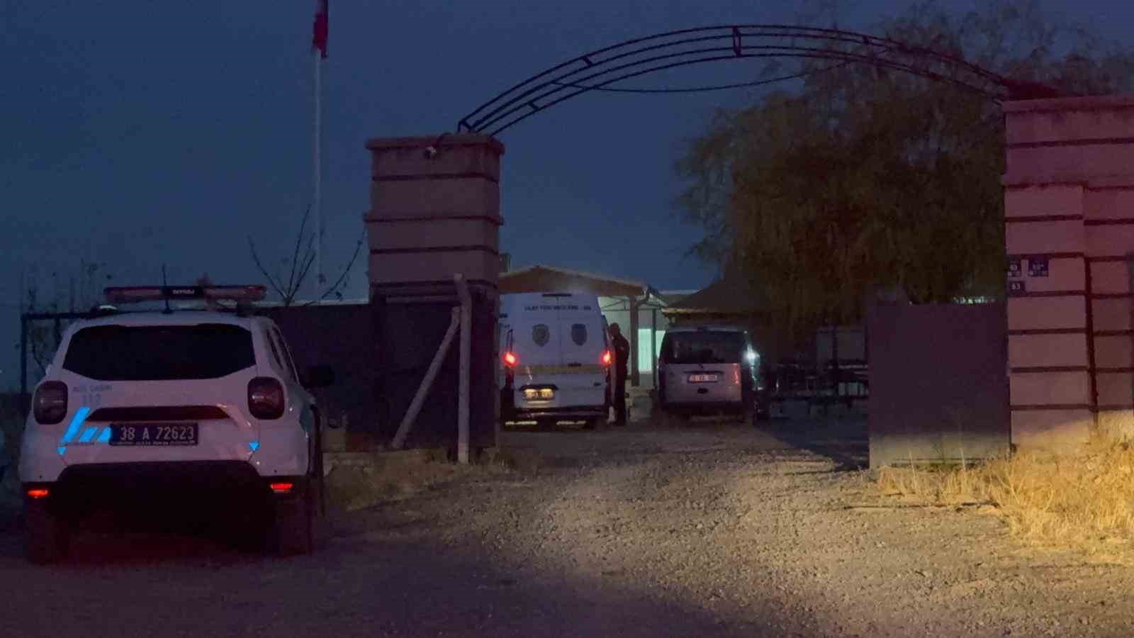 miras-kavgasinda-kan-akti-amcasini-ve-3-kisiyi-bicakladi