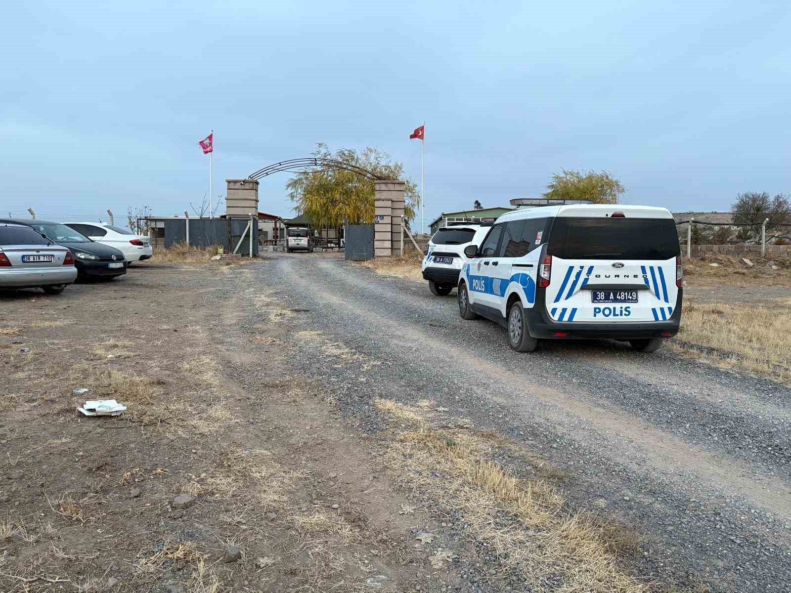 miras-kavgasinda-kan-akti-amcasini-ve-3-kisiyi-bicakladi