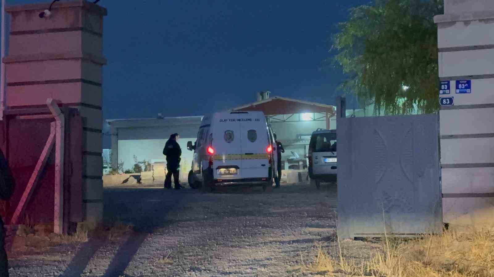 miras-kavgasinda-kan-akti-amcasini-ve-3-kisiyi-bicakladi