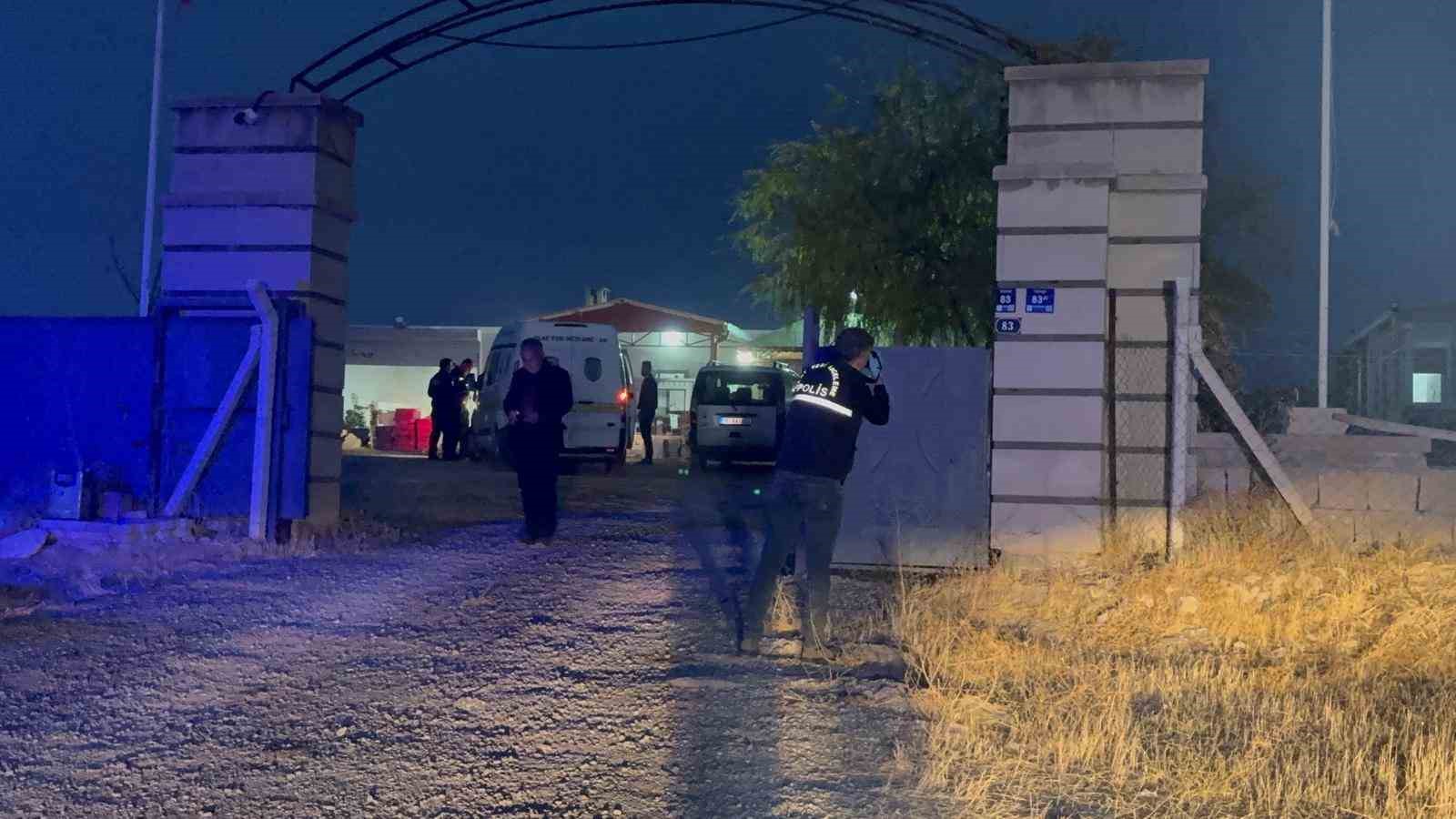 miras-kavgasinda-kan-akti-amcasini-ve-3-kisiyi-bicakladi