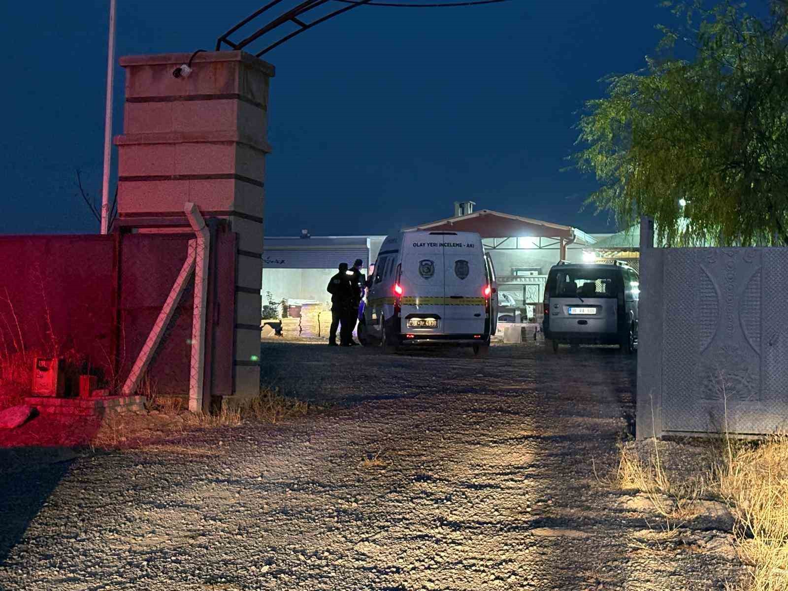 miras-kavgasinda-kan-akti-amcasini-ve-3-kisiyi-bicakladi