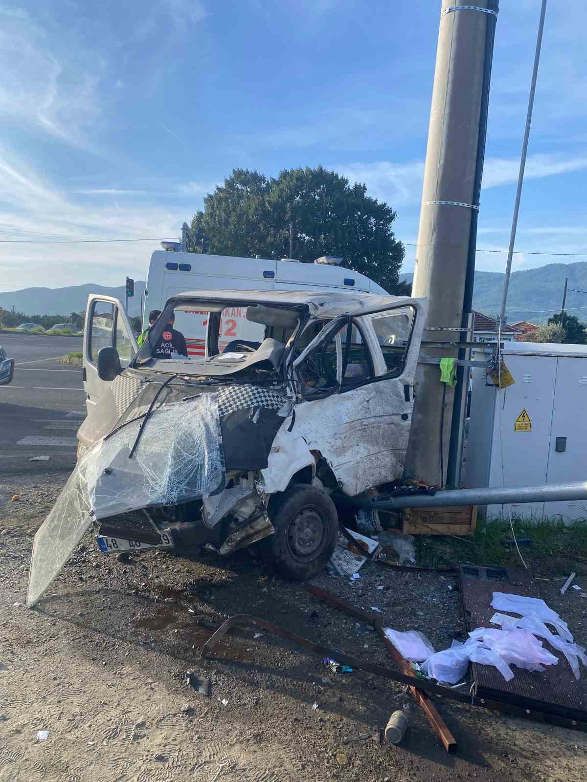 muglada-otobus-ile-minibus-carpisti-2-yarali