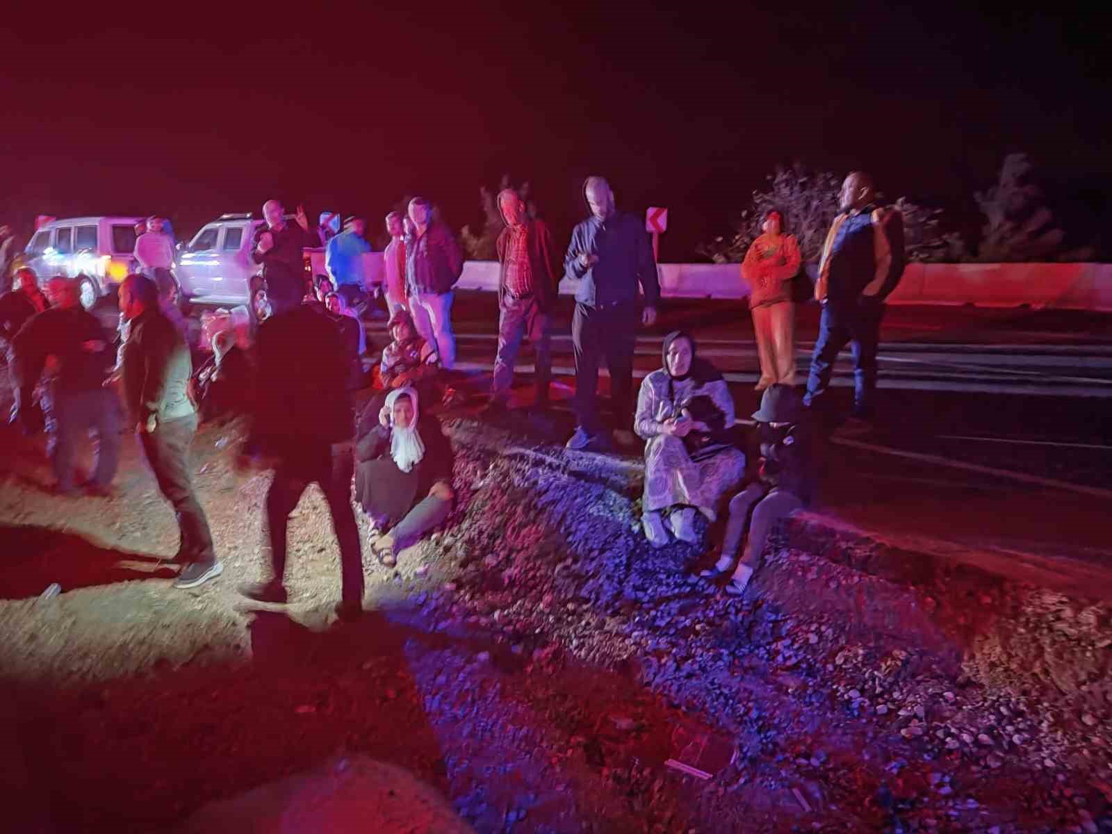 osmaniyede-yolcu-otobusu-devrildi-yaralilar-var