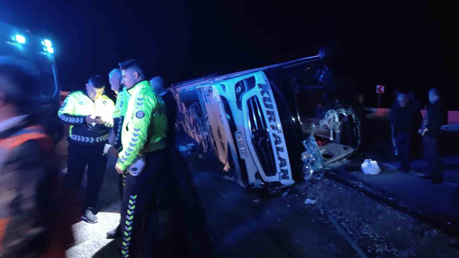 osmaniyede-yolcu-otobusu-devrildi-yaralilar-var