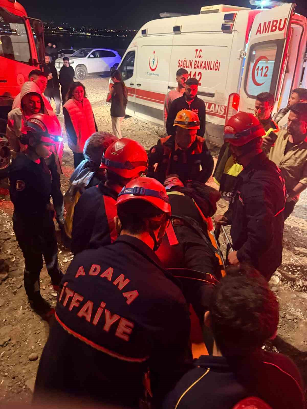 otomobil-devrildi-surucu-halat-yardimiyla-kurtarildi