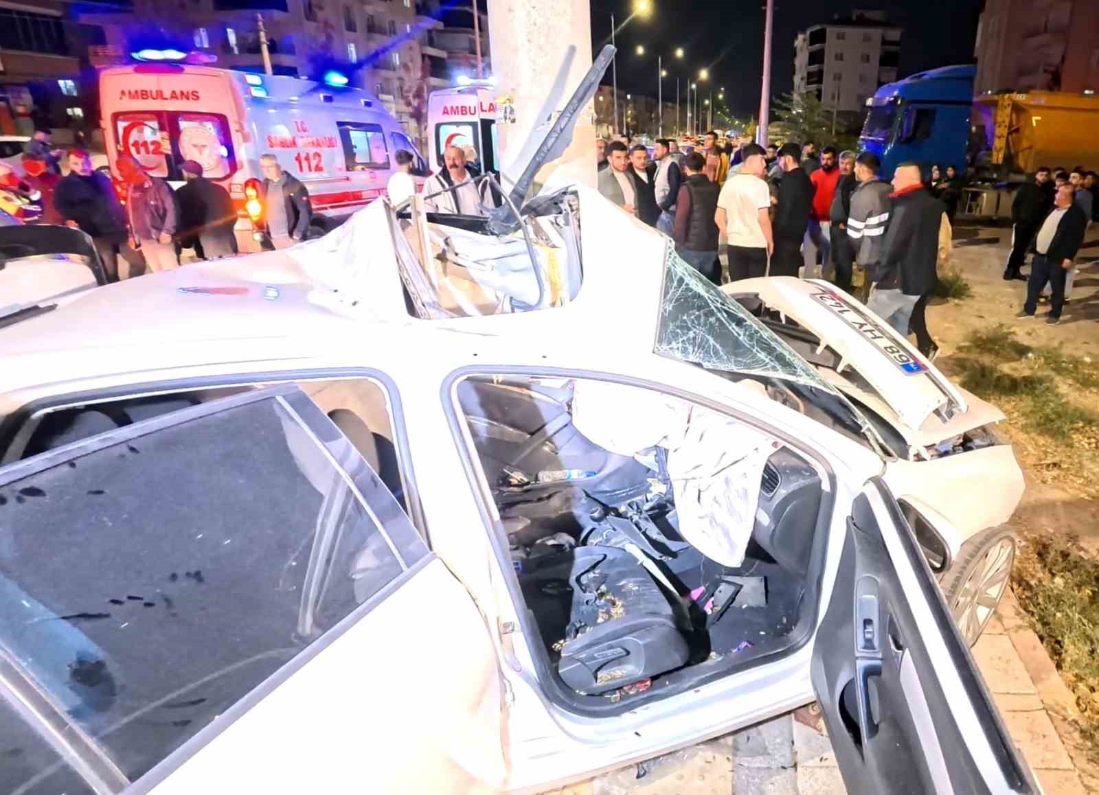 otomobil-direge-saplandi-2-agir-yarali