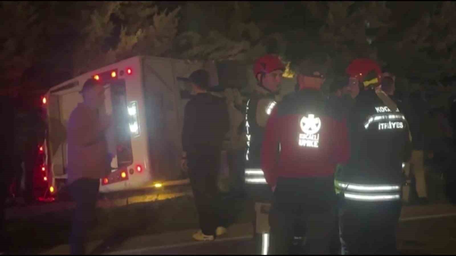 otomobil-ile-carpisan-isci-servisi-devrildi-8-yarali