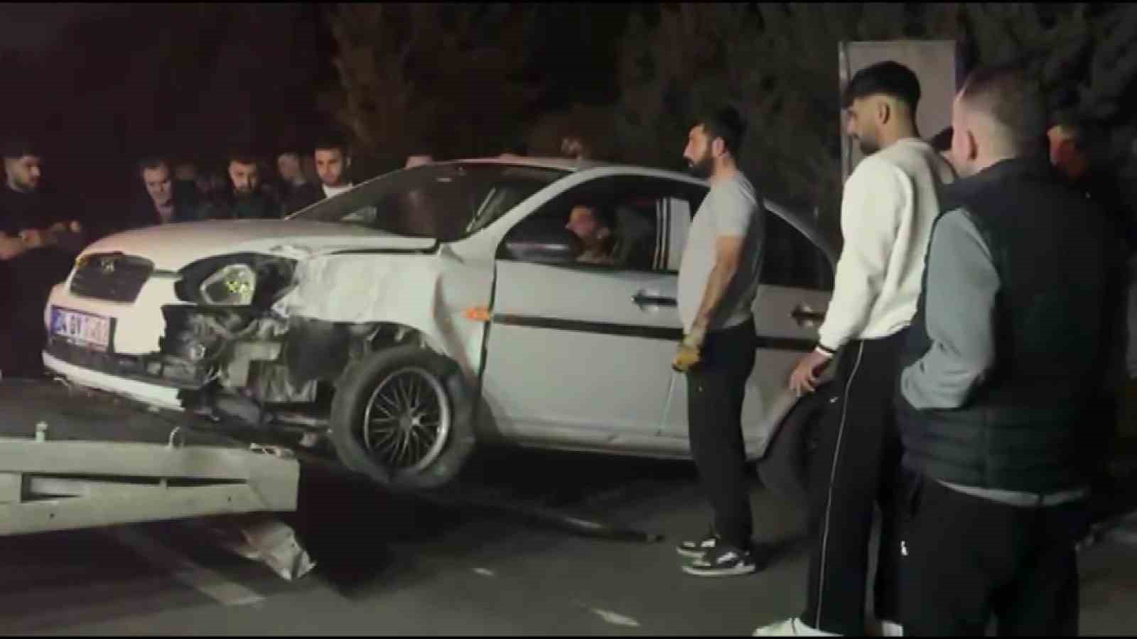 otomobil-ile-carpisan-isci-servisi-devrildi-8-yarali