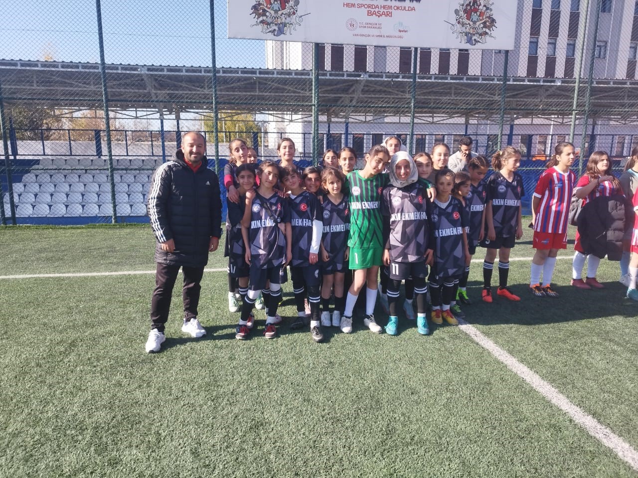 ozalpli-kiz-futbol-takimi-il-birincisi-oldu