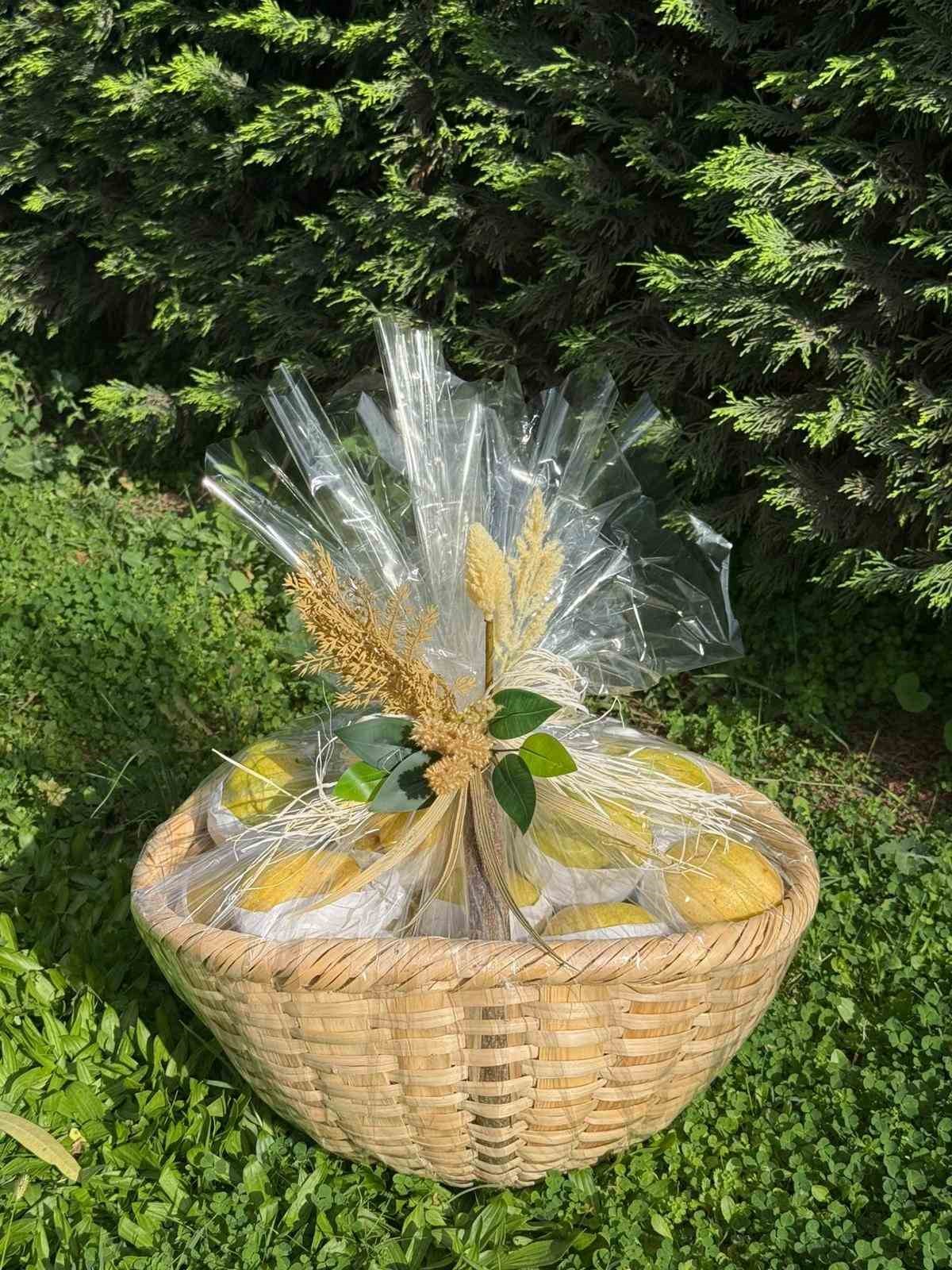 papa-14-leoya-bursadan-cografi-isaretli-hediyeler