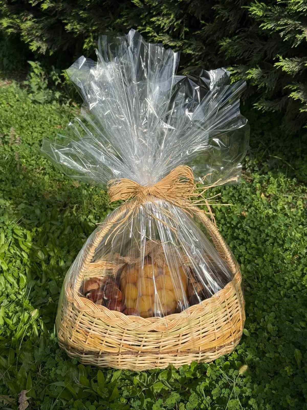 papa-14-leoya-bursadan-cografi-isaretli-hediyeler