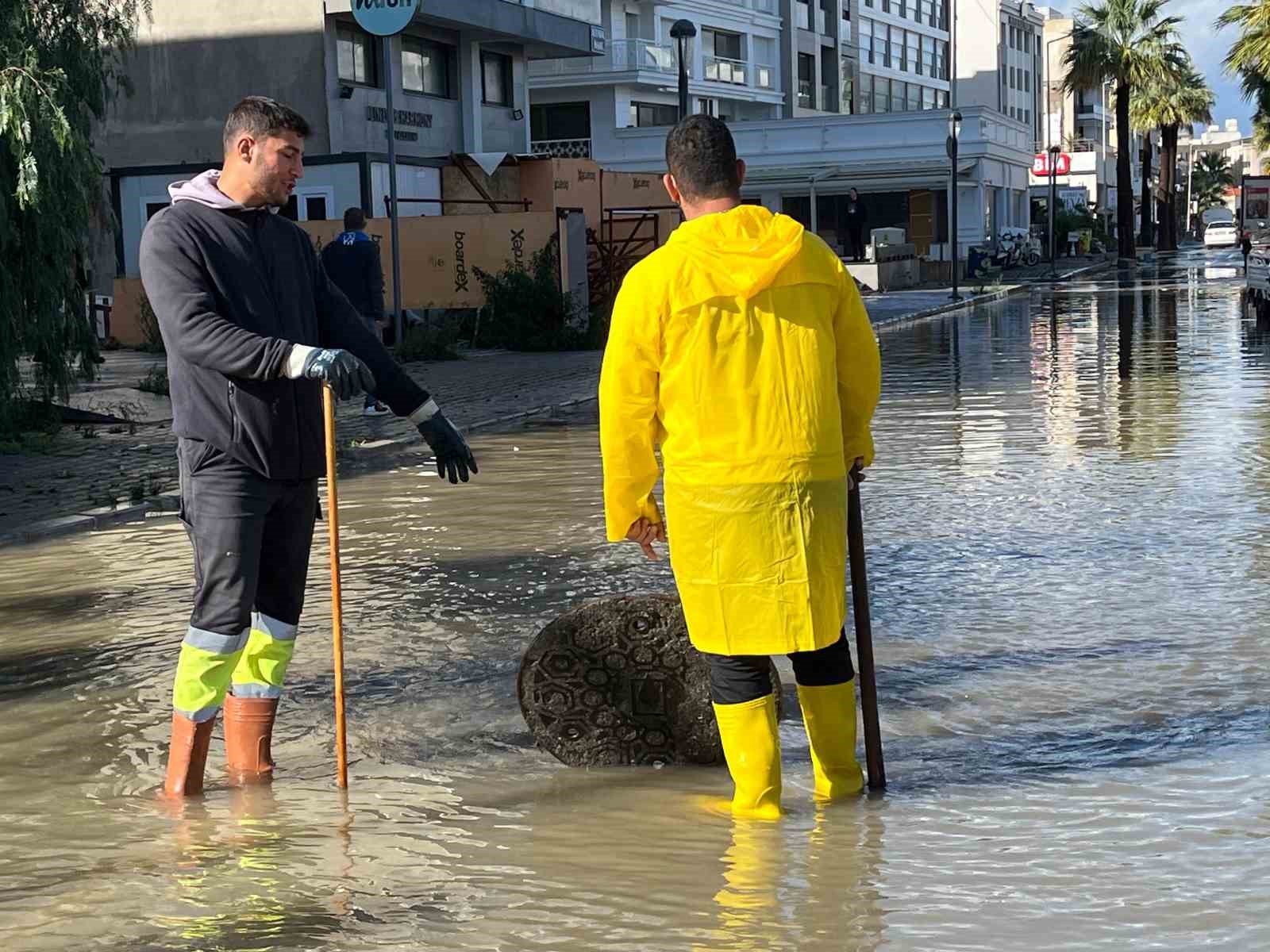 saganak-yagis-cesmede-sele-neden-oldu