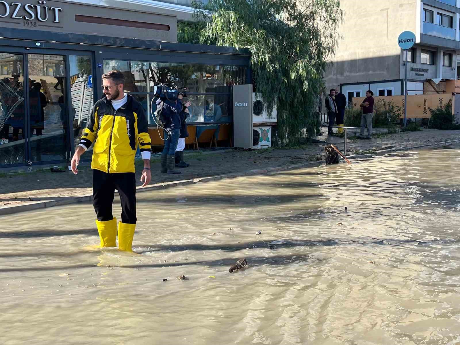 saganak-yagis-cesmede-sele-neden-oldu