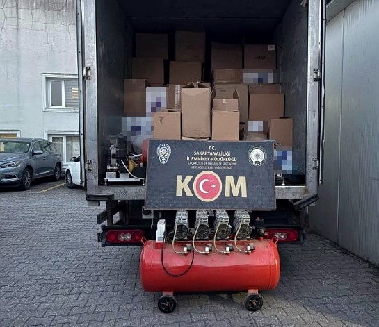 sakaryada-kacak-sigara-ve-sahte-alkol-operasyonu-3-gozalti