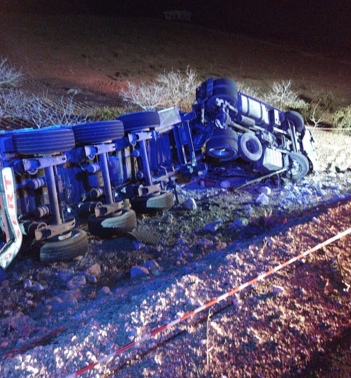 sanliurfada-devrilen-tirin-surucusu-hayatini-kaybetti