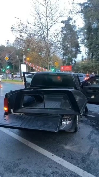 sariyerde-17-yasindaki-ehliyetsiz-surucu-kaza-yapti-2si-cocuk-3-yarali